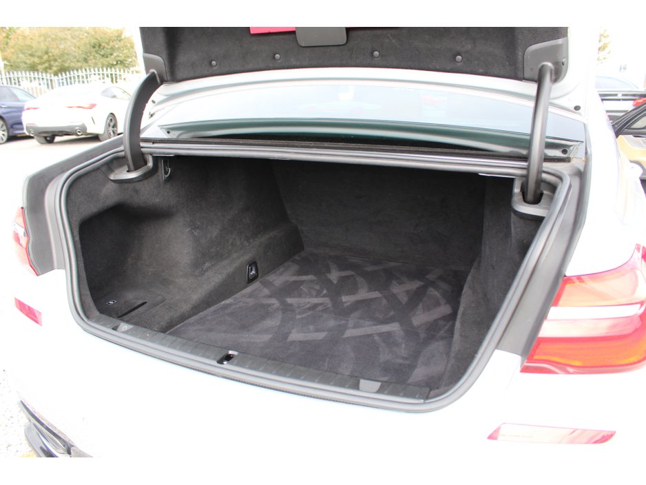 2019 BMW 7 Series - image 30