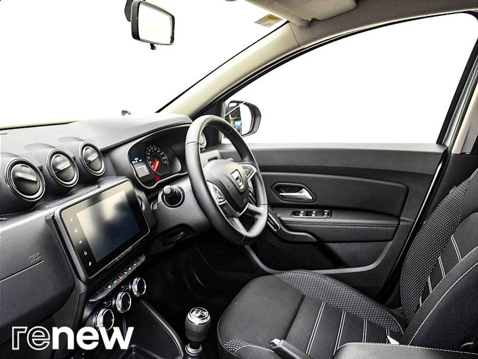 2022 Dacia Duster - image 5