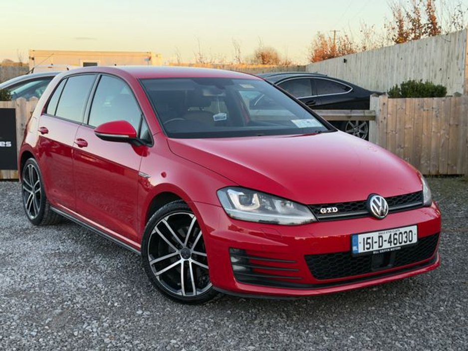 2015 Volkswagen Golf - image 2