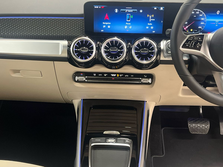 2025 Mercedes-Benz GLB - image 11