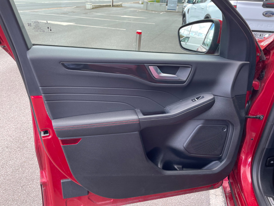 2022 Ford Kuga - image 6