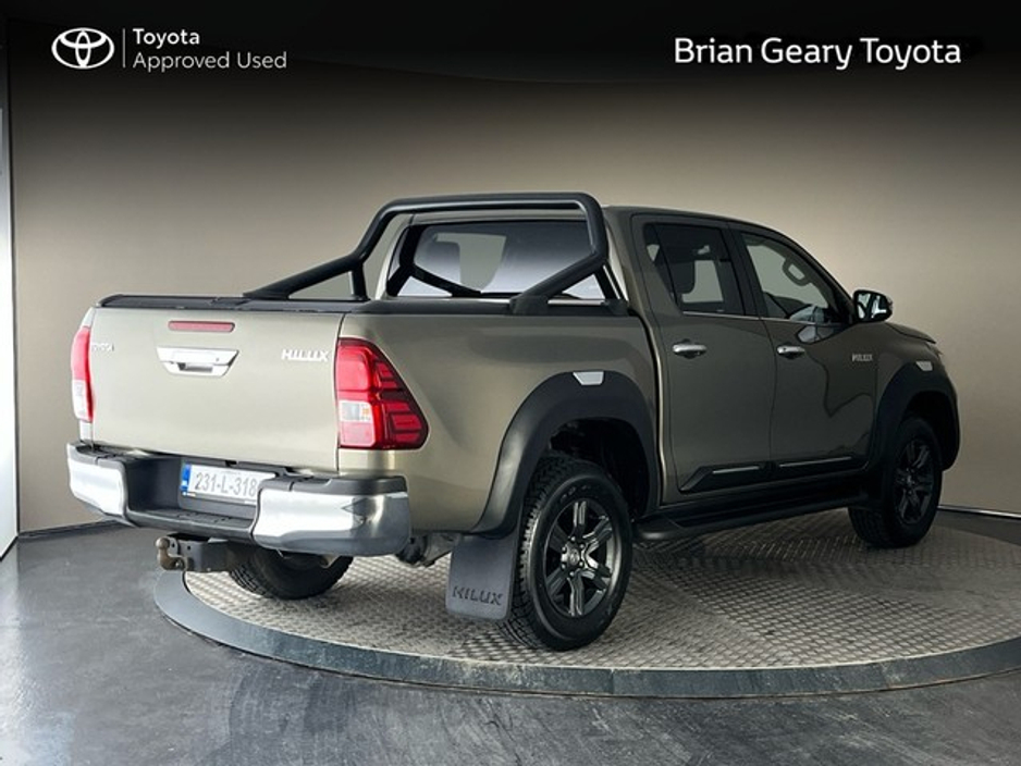 2023 Toyota Hilux - image 2