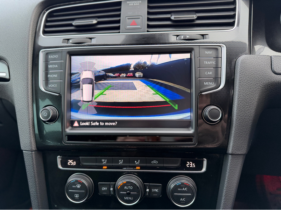 2017 Volkswagen Golf - image 23