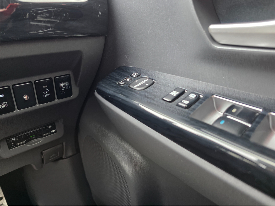 2014 Toyota Prius Alpha (7 Seater) - SELF CHARGING HYBRID -ALLOYS - REVERSE CAMERA - SIMI DEALER - LOW ROAD TAX BAND €14,450