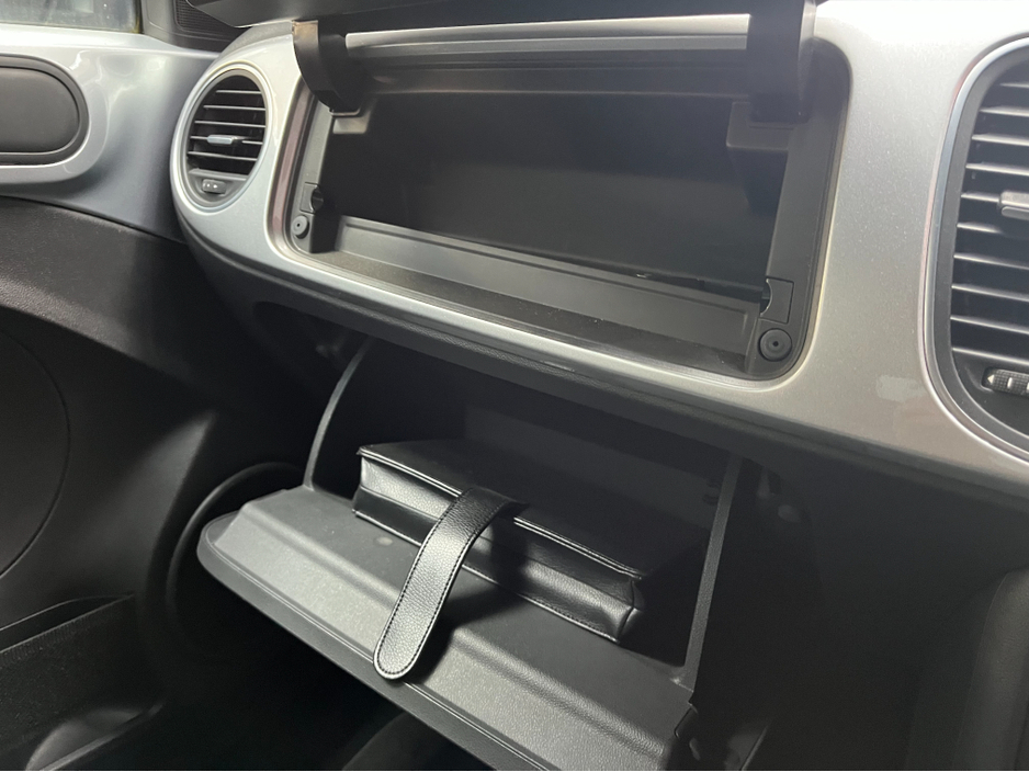 2015 Volkswagen Beetle - image 13