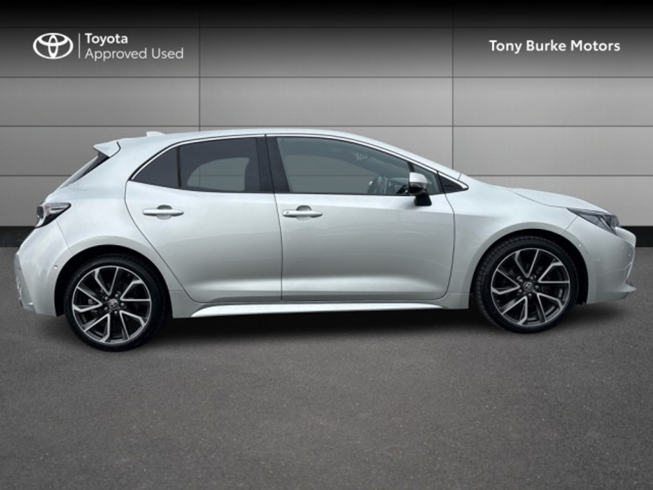 2023 Toyota Corolla - image 3