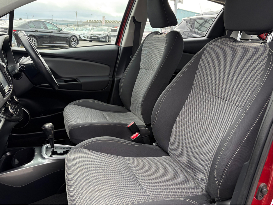 2015 Toyota Yaris - image 9