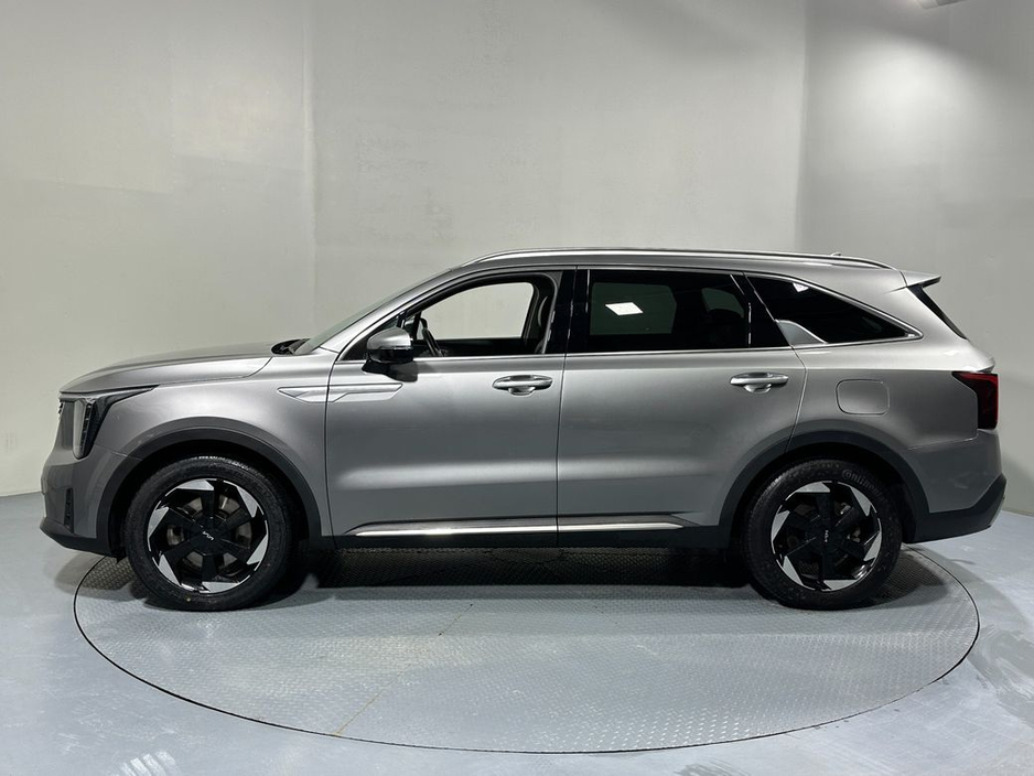 2024 Kia Sorento - image 4
