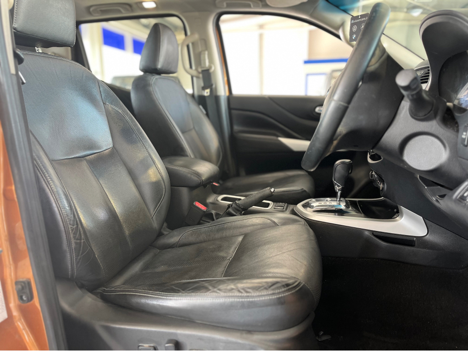 2016 Nissan Navara - image 15