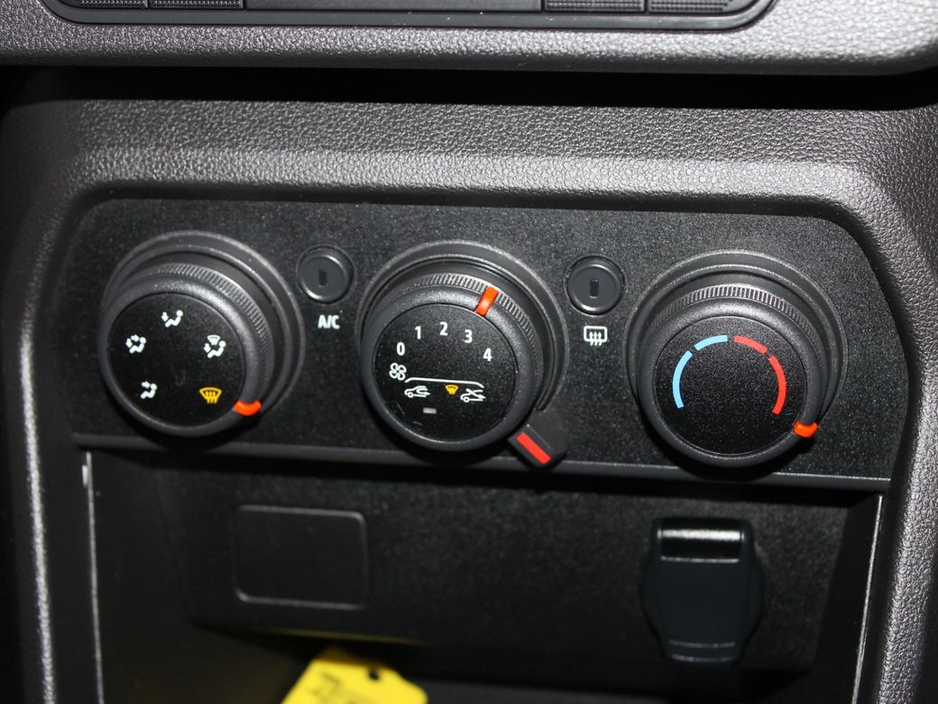 2023 Dacia Sandero - image 18