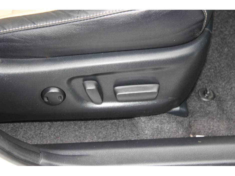 2017 Toyota Rav4 - image 18