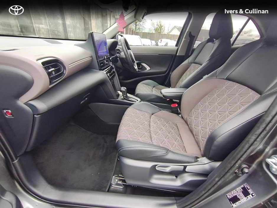 2025 Toyota Yaris Cross - image 5