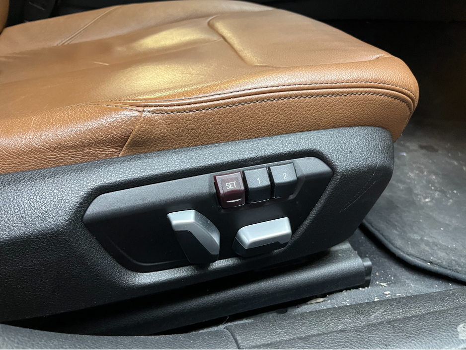 2016 BMW 3 Series - image 11