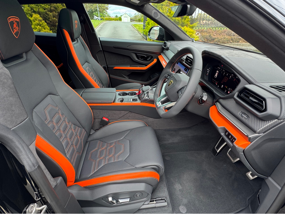2025 Lamborghini Urus - image 10
