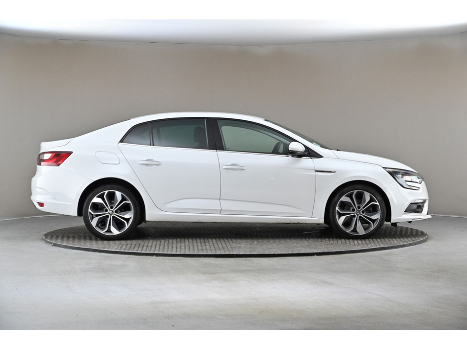 2018 Renault Megane - image 11