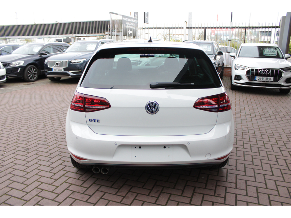 2016 Volkswagen Golf - image 5
