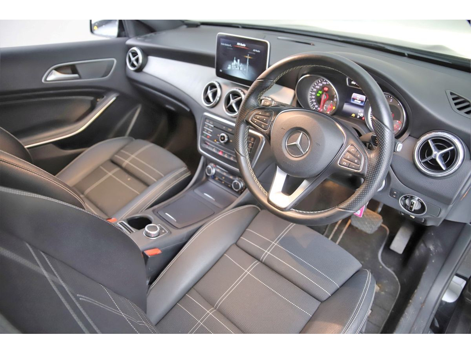 2017 Mercedes-Benz GLA Class GLA 180 *HALF LEATHER*REVERSE CAM*PARK SENSORS* €20,990