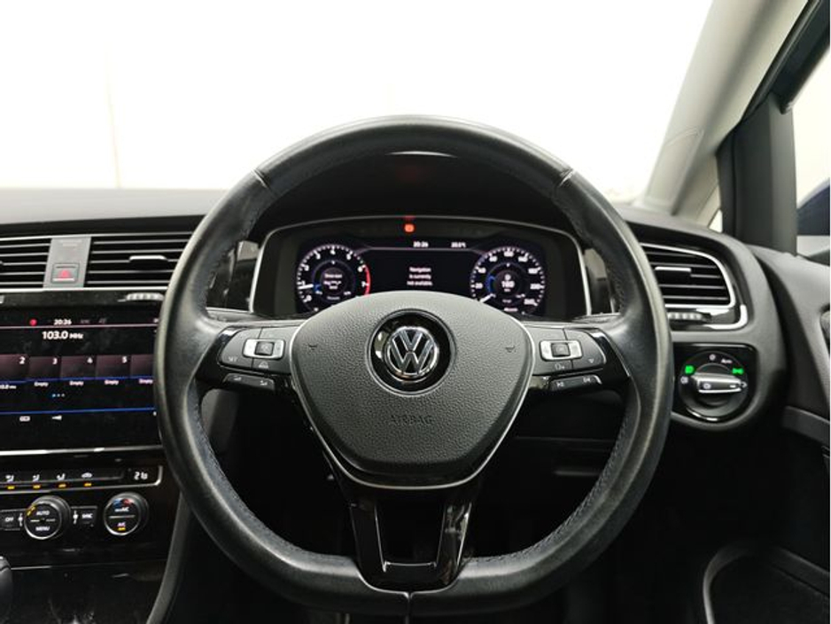 2018 Volkswagen Golf - image 18