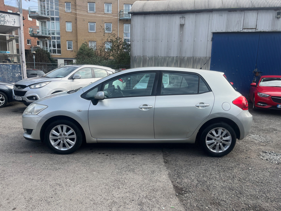 2007 Toyota Auris - image 7