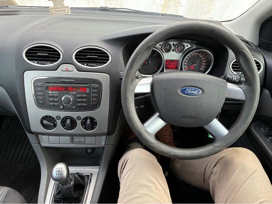 2011 Ford Focus - image 20