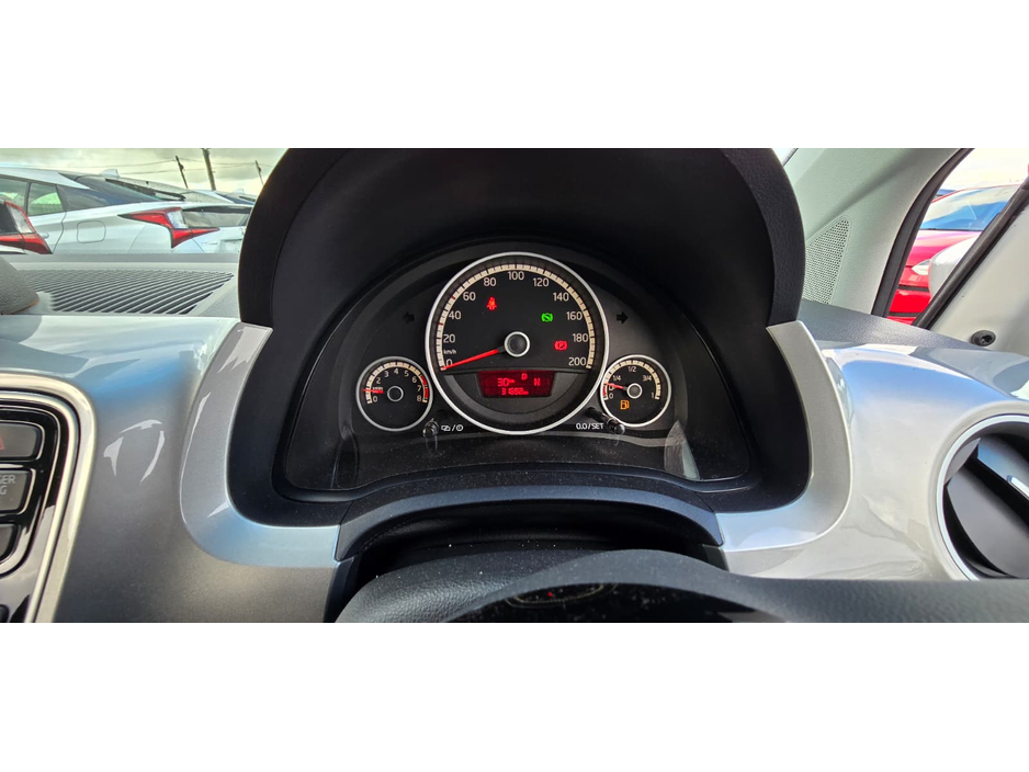 2014 Volkswagen up! - image 13