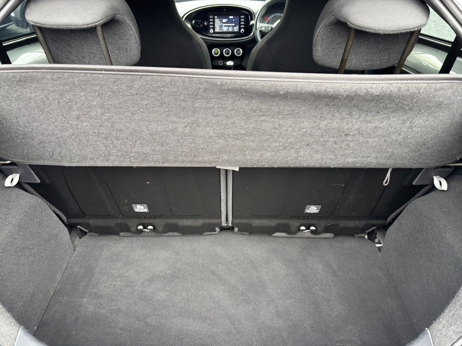 2022 Toyota Aygo 1.0 VVT-i x-play Smartphone €13,900