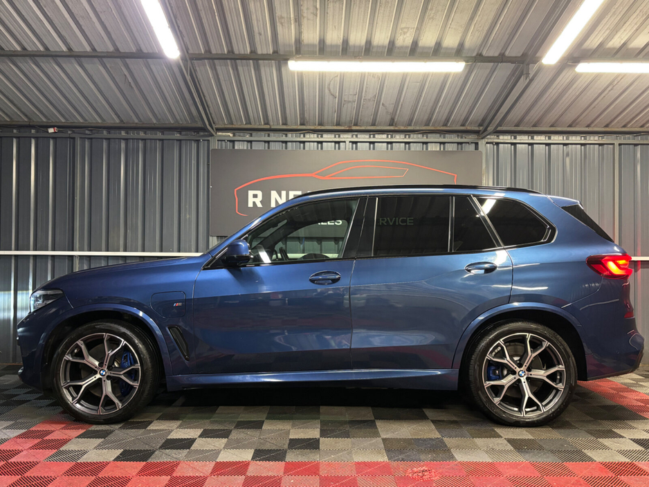 2021 BMW X5 xDrive45e M Sport €52,900