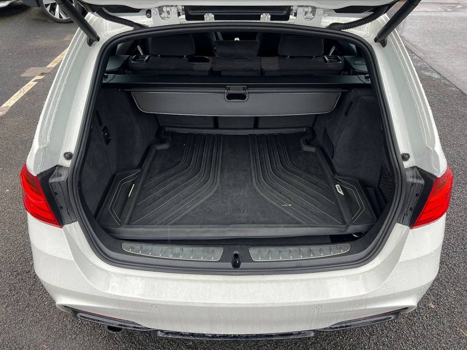 2015 BMW 3 Series - image 14