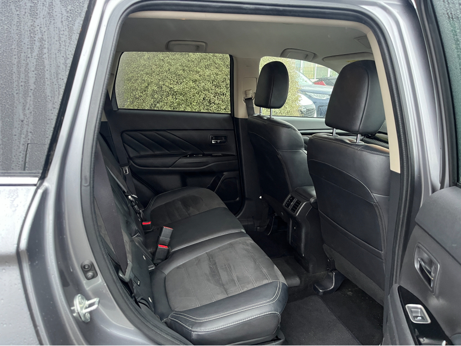 2019 Mitsubishi Outlander JURO PHEV 221BHP 4WD HYBRID 2.4 PETROL //REVERSE CAMERA//KEYLESS ENTRY//HALF LEATHER HEATED SEATS// €19,950