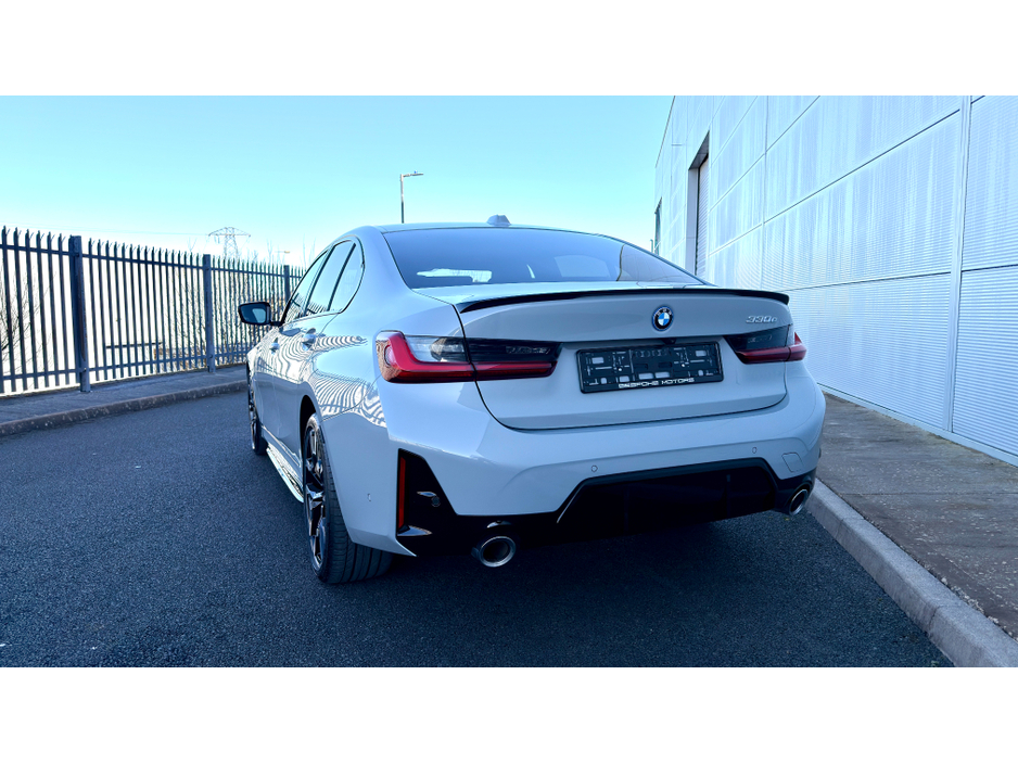 2025 BMW 3 Series - image 31