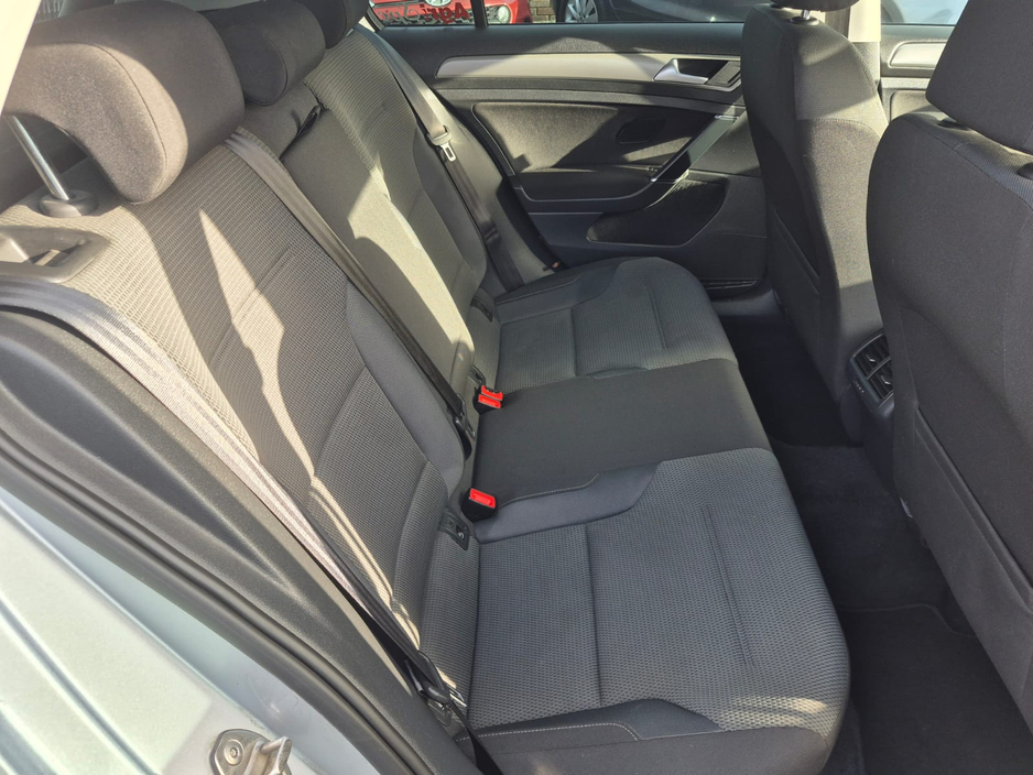 2014 Volkswagen Golf - image 11