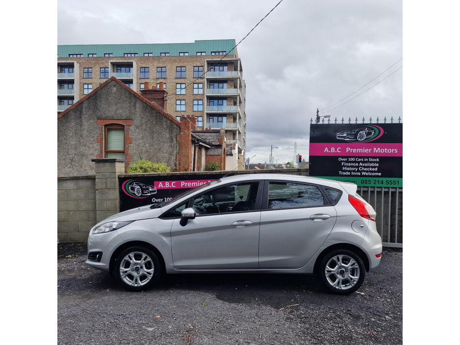 2017 Ford Fiesta - image 6