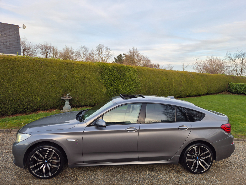 2016 BMW 5 Series - image 6