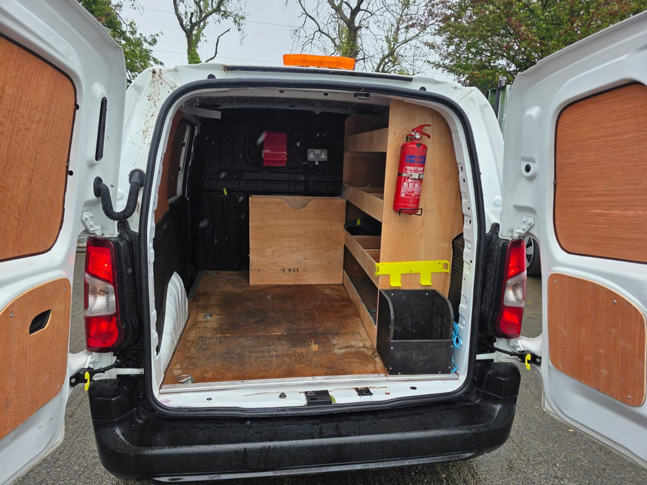 2022 Opel Combo - image 10