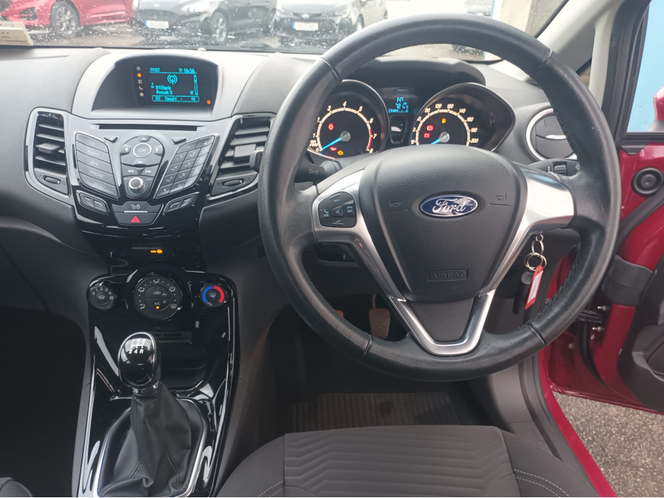 2015 Ford Fiesta - image 8