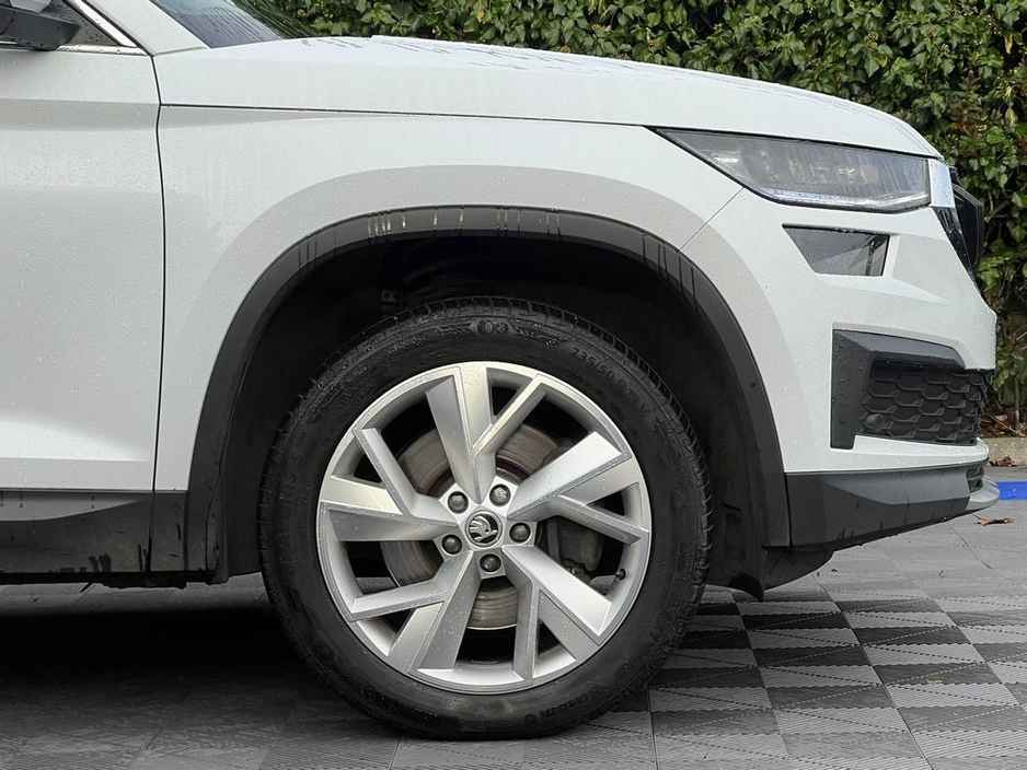 2022 Skoda Kodiaq STYLE 7-SEATER 2.0 TD AUTO // LEATHER HEATED SEATS // APPLE CARPLAY/ANDROID AUTO // BACKSEAT CLIMATE CONTROL €29,950
