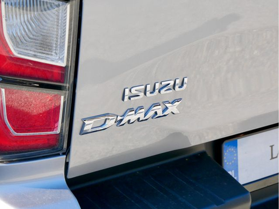 2025 Isuzu D-MAX - image 13