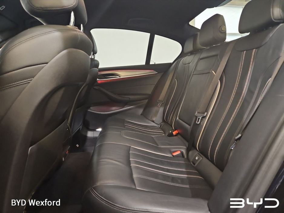 2019 BMW 5 Series - image 9