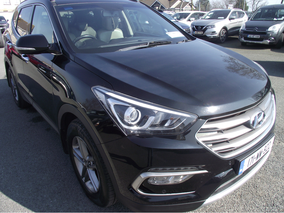 2017 Hyundai Santa Fe - image 2