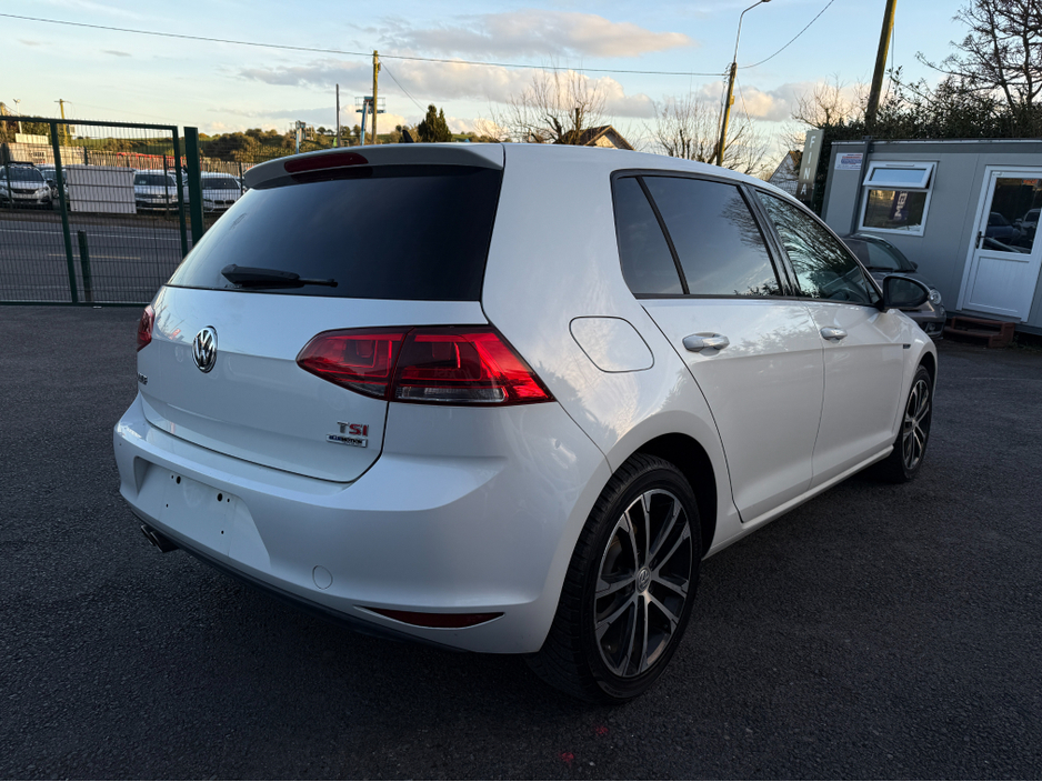 2015 Volkswagen Golf - image 4