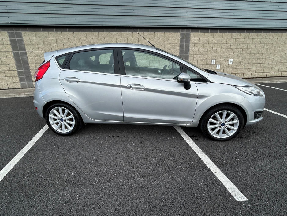 2015 Ford Fiesta - image 9