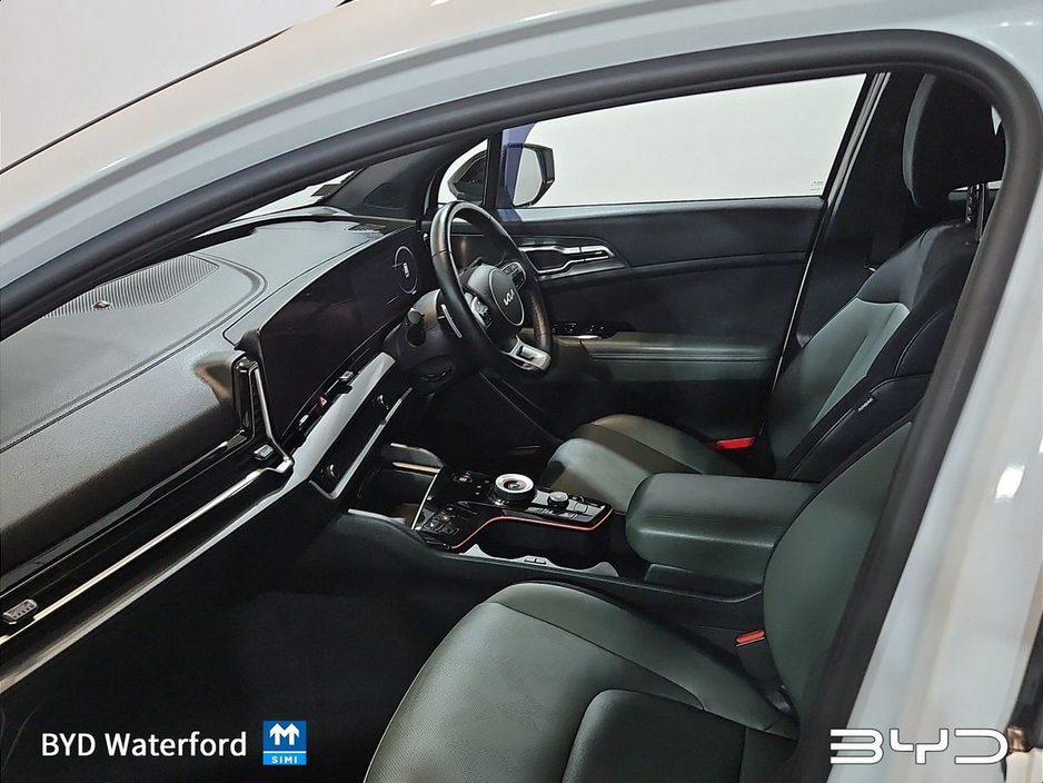 2024 Kia Sportage Anniversary Edition Hybrid. Cruise Control, Heated Seats, Heated Steering Wheel, Rear Charging Ports, Reversing Camera. €37,995