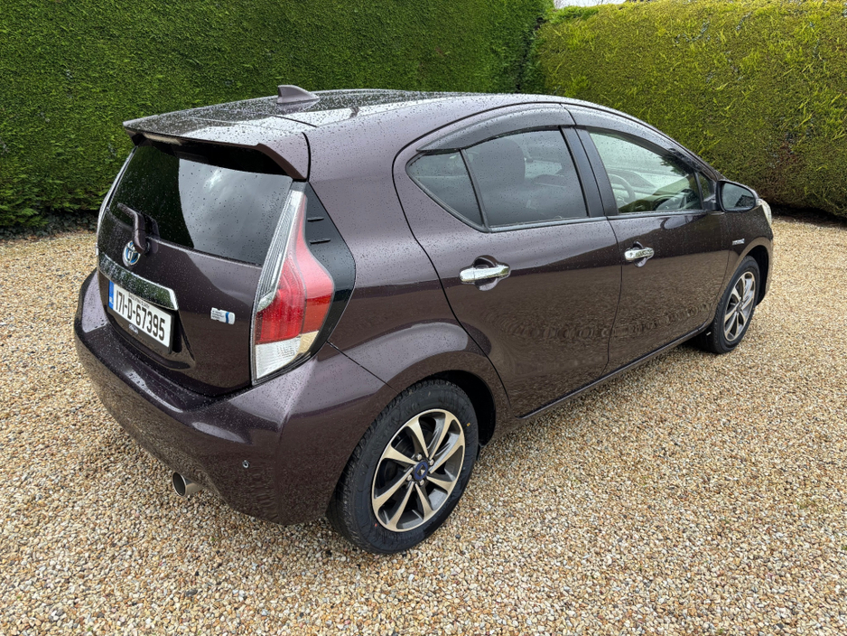 2017 Toyota Aqua - image 2