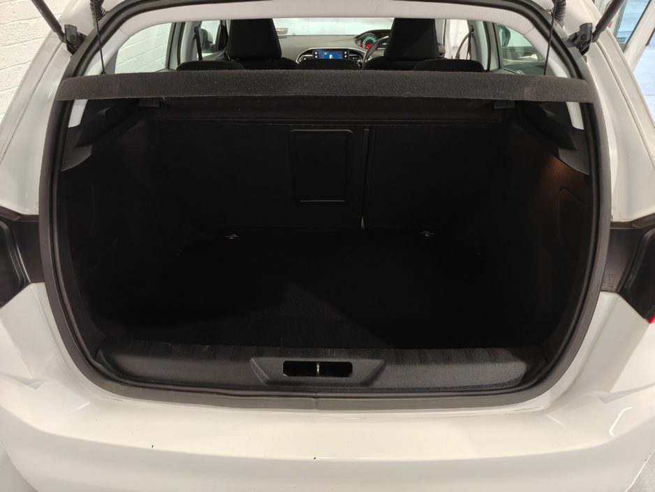 2016 Peugeot 308 - image 18