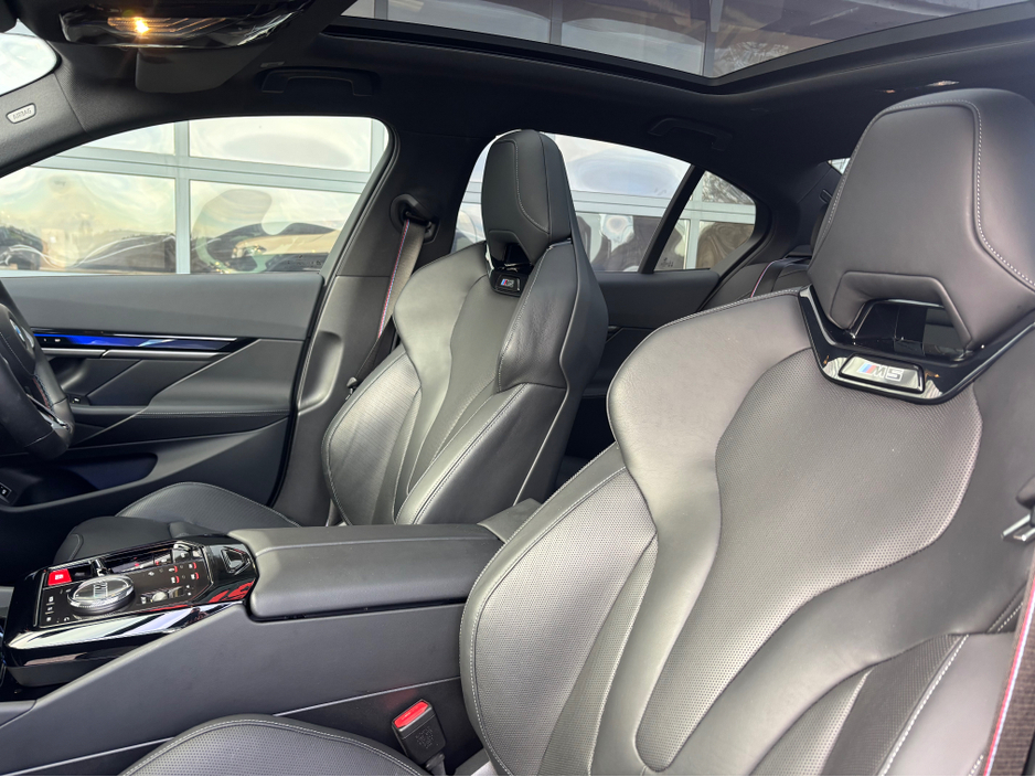 2025 BMW M5 M5 4.4 V8 727 BHP PLUG-IN HYBRID €127,900