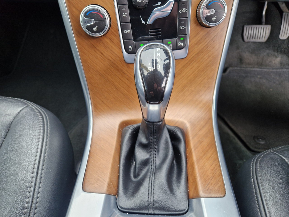 2015 Volvo XC60 - image 39