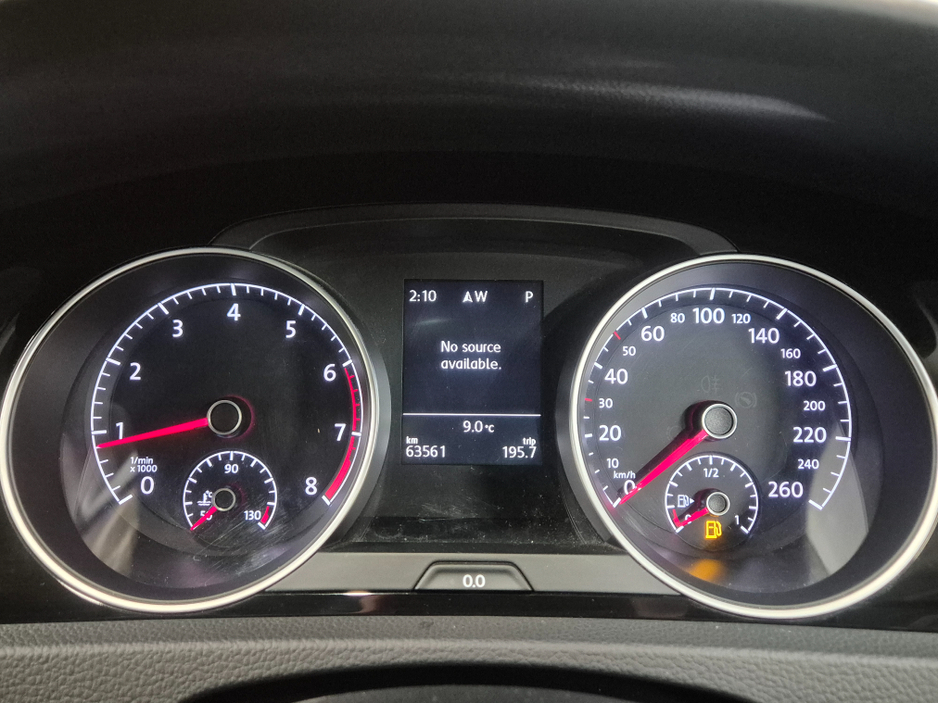 2017 Volkswagen Golf **HIGHLINE**ONLY 63000KMS**ALCANTARA SEATS*17" ALLOYS**BLIND SPOT WARNING**LANE ASSIST**KEYLESS ENTRY AND START**ADAPTIVE CRUISE CONTROL**DUAL ZONE CLIMATE CONTROL*REVERSE CAMERA*BLUETOOTH STREAMI €16,949