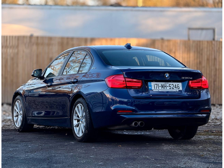 2017 BMW 3 Series - image 18
