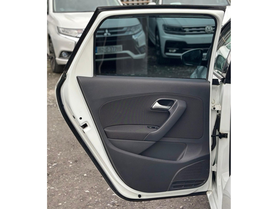 2017 Volkswagen Polo - image 9