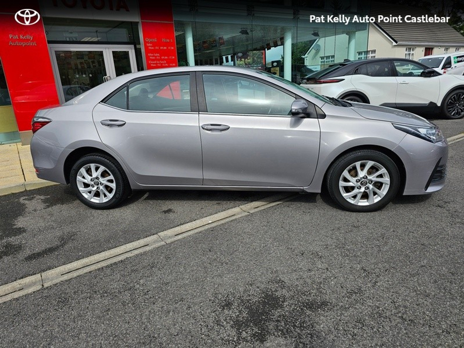 2018 Toyota Corolla - image 3